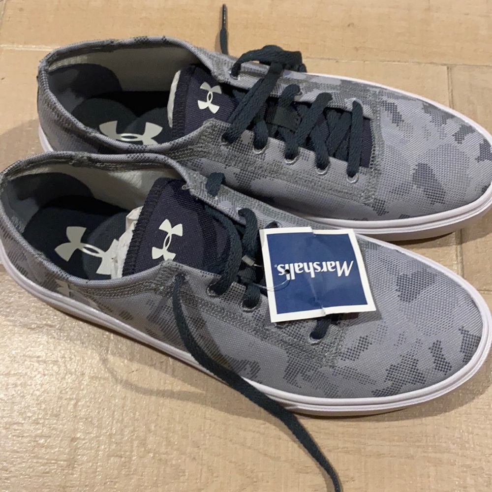 Under Armour Boys sneakers size 6Y